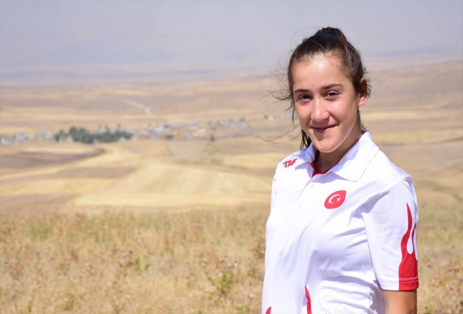 Altın madalya için Süphan Dağı eteklerinde antrenman yapıyor